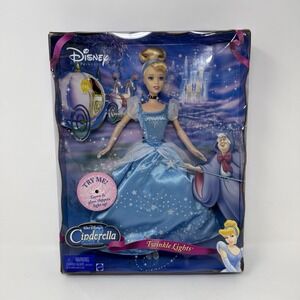2004 Mattel Walt Disney's Cinderella Princess Twinkle Lights Doll NEW